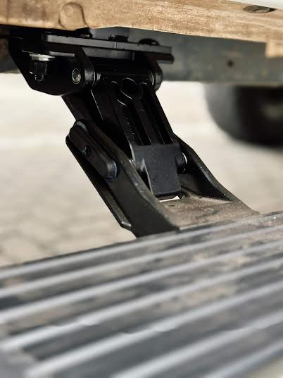 D.A.G HILUX REVO ELECTRIC SIDE STEPS [2015-2019]
