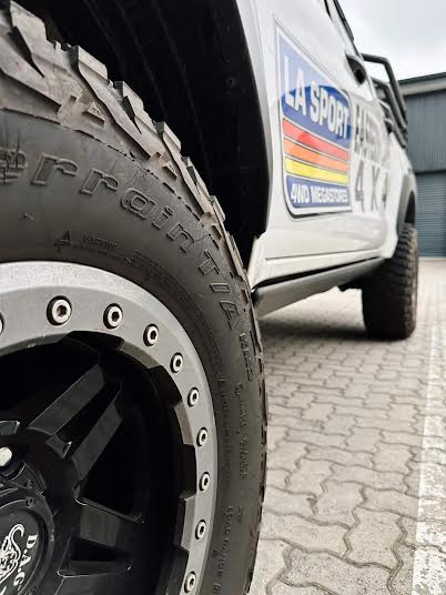 D.A.G HILUX REVO ELECTRIC SIDE STEPS [2015-2019]